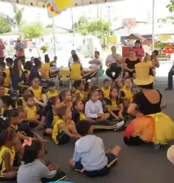 Público reunido em atividade da Festa Literária